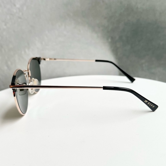 🌸DIFF EYEWEAR🌸 Logan Round Sunglasses - Picture 5 of 14